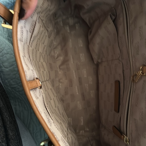 Sold - Picture 4 of 6